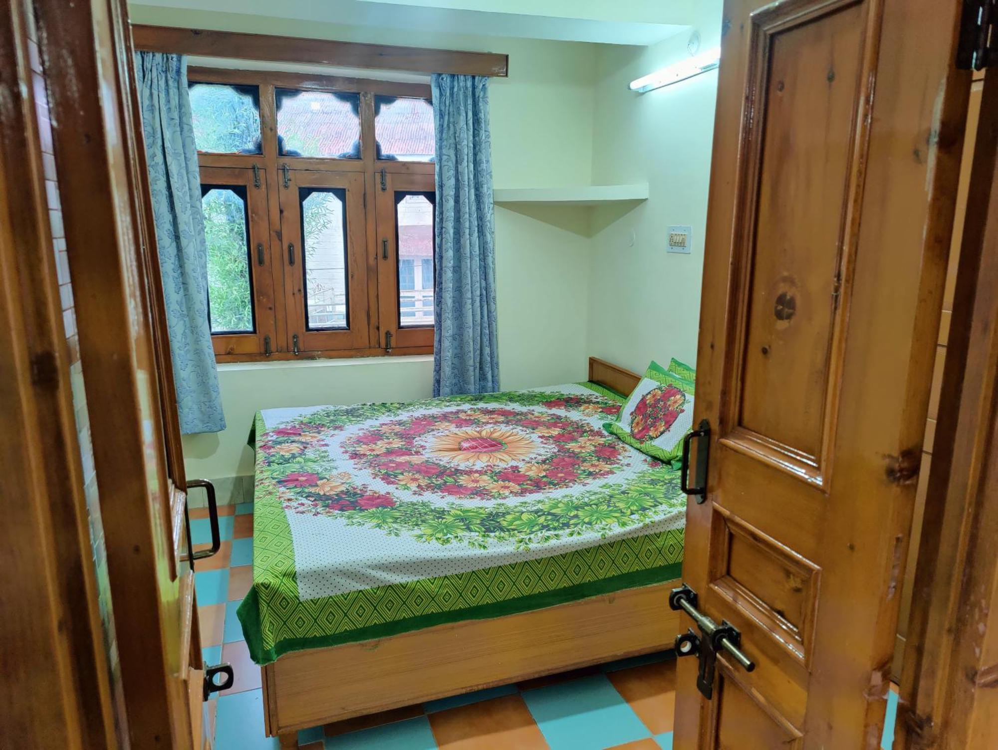 Silk Route Home Stay Kalpa Room photo